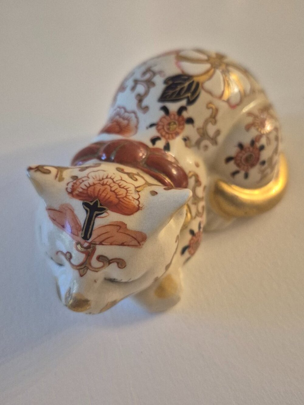 Imari Sleeping Cat Porcelain Figurine Hand Painted Japan